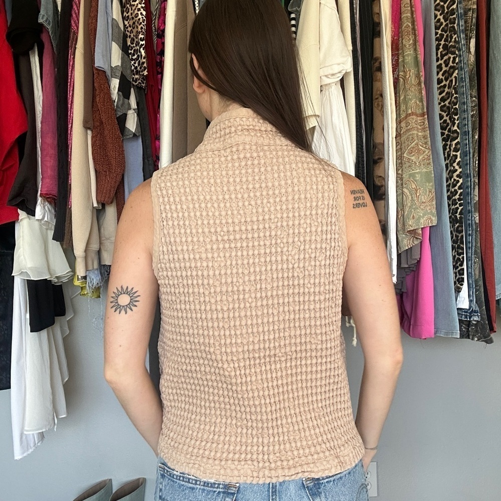 Textured Beige Zip-Up Vest - Picture 3 of 8